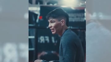 El especial regalo que recibió Ignacio ‘Jaula’ Bahamondes por parte de una superestrella de la lucha libre en la previa del UFC 313