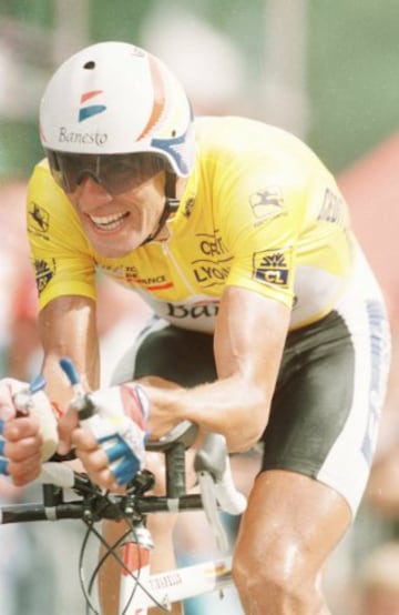 Indurain durante una contrarreloj del Tour de 1995.