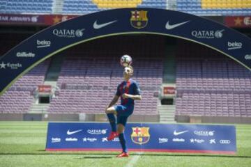 El jugador francés fue presentado en el Camp Nou.