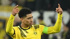 Dortmund players including English midfielder Jude Bellingham  celebrate with their fans after the UEFA Champions League, first-leg, round of 16 football match BVB Borussia Dortmund vs Chelsea FC, in Dortmund, western Germany, on February 15, 2023. (Photo by INA FASSBENDER / AFP)