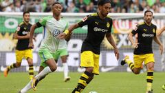 Wolfsburg (Germany), 19/08/2017.- Dortmund&#039;s Pierre-Emerick Aubameyang (2-R) in action against Wolfsburg&#039;s Felix Uduokhai (2-L) during the German Bundesliga soccer match between VfL Wolfsburg and Borussia Dortmund in Wolfsburg, Germany, 19 August 2017. (Rusia, Alemania) EFE/EPA/FOCKE STRANGMANN (EMBARGO CONDITIONS - ATTENTION: Due to the accreditation guidlines, the DFL only permits the publication and utilisation of up to 15 pictures per match on the internet and in online media during the match.)