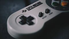 El mando de la famosa SNES de Nintendo.