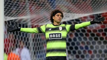 Cuando todo indicaba que podría regresar a México, Guillermo Ochoa amplió su estancia en Europa al fichar con el Standard de Lieja, de la Liga de Bélgica. El 9 de Julio de 2017, el club hizo oficial la llegada del mexicano, a quien curiosamente le fue asignado el dorsal número 8. Actualmente Ochoa y el Standard se ubican en octavo sitio de la Jupiler League, con 26 puntos.