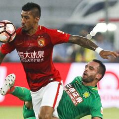 El Guangzhou plantea demandar al Barça por acoso a Paulinho