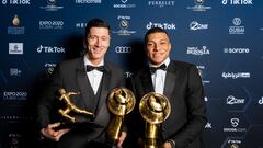 This handout picture made available by the Dubai Globe Soccer Awards on December 27, 2021 shows (L to R) Polish footballer Robert Lewandowski posing for a photo with his awards "Maradona Award for Best Goal Scorer of the Yea" and the "TikTok Fans Player of the Year"; alongside French footballer Kylian Mbappe, winner of the "Best Men's Player of the Year" award during the 2021 Globe Soccer Awards at the Burj Khalifa in the gulf emirate. (Photo by Elmer MAGALLANES / Dubai Globe Soccer Awards / AFP) / === RESTRICTED TO EDITORIAL USE - MANDATORY CREDIT "AFP PHOTO / HO / Dubai Globe Soccer Awards" - NO MARKETING NO ADVERTISING CAMPAIGNS - DISTRIBUTED AS A SERVICE TO CLIENTS ===