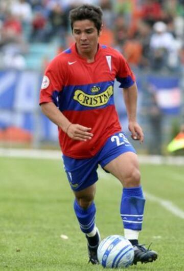 'Tito' jugó por Colo Colo y por Universidad Católica. En ambos equipos tuvo dos periodos y fue figura. 