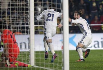 Morata (centre) celebrates after scoring the winner at Villarreal on Sunday.