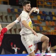 España vuelve a provocar la angustia para ganar a Polonia