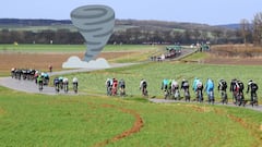 El pelotón se toma con humor los abanicos de París-Niza