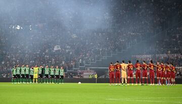 Minuto de silencio en homenaje a las víctimas de la tragedia del Estadio de Kanjuruhan, en la isla de Java, Indonesia.