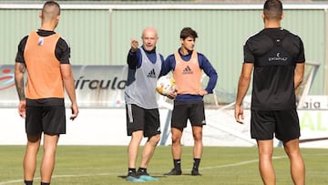 Calero y cuatro jugadores del Burgos han dado positivo.