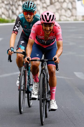 Richard Carapaz y Lennard Kamna.