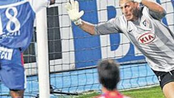<b>SEGURO. </b>Abbiati demostró ayer en Getafe, una vez más, que este año habrá lucha por la titularidad de la portería rojiblanca: el italiano fue de lo mejor del Atlético.