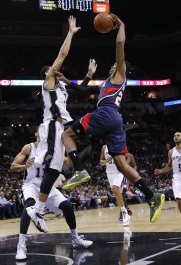 Kent Bazemore, camino del aro.