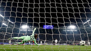 0-1. Asiste Brahim Daz al delantero francs, se va fcil de Marten De Roon y de un latigazo con la derecha, raso, cruzado al palo largo, supera a Marco Carnesecchi.