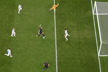 Ivan Rakitic slots home number 3