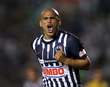 El otrora goleador de la Selección Chilena es uno de los ídolos más grandes del Monterrey. En el cuadro azteca fue elegido como el 'Mejor Futbolista de México' en 2009 y 2010 y es el goleador histórico del equipo del cual era hincha el 'Señor Barriga', donde consiguió anotar 121 veces.