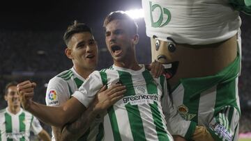Fabián celebra su gol junto a Sanabria y Palmerín.
