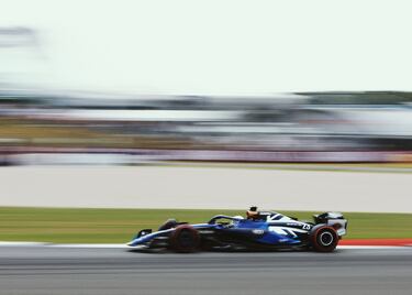 Alexander Albon durante la clasificación del Gran Premio de Gran Bretaña de la Fórmula 1.