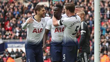 Davinson S&aacute;nchez, Fernando Llorente y Jan Vertonghen celebrnado un gol con Tottenham Hotspur.