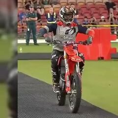 Histórico Triple Backflip en moto de Jayo Archer