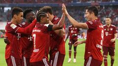 MUNICH, GERMANY - AUGUST 22: Robert Lewandowski of FC Bayern Muenchen celebrates with Serge Gnabry after scoring their side&#039;s first goal during the Bundesliga match between FC Bayern M&uuml;nchen and 1. FC K&ouml;ln at Allianz Arena on August 22, 202