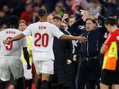 El Sevilla resiste al Alavés y a Galech y homenajea a Helenio Herrera