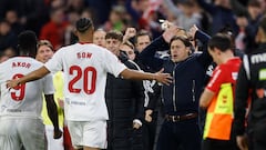 El Sevilla resiste al Alavés y a Galech y homenajea a Helenio Herrera