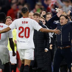 El Sevilla resiste al Alavés y a Galech y homenajea a Helenio Herrera