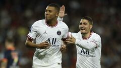Kylian Mbapp&eacute; y Marco Verratti, jugadores del Paris Saint-Germain, celebran un gol del jugador franc&eacute;s.