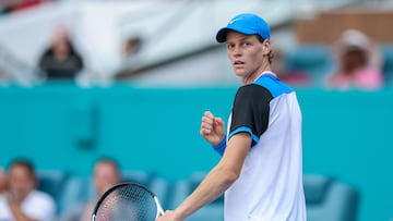 MIAMI GARDENS, FLORIDA - MARCH 29: Jannik Sinner of Italy reacts against Daniil Medvedev during the Men's semifinal on Day 14 of the Miami Open at Hard Rock Stadium on March 29, 2024 in Miami Gardens, Florida.   Brennan Asplen/Getty Images/AFP (Photo by Brennan Asplen / GETTY IMAGES NORTH AMERICA / Getty Images via AFP)