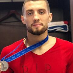 Kovacic dedica la medalla a su amigo fallecido Dino