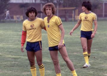 Guimaraes llegó al equipo de América después del Mundial de Argentina 1978, es muy recordado por su frase: "Doy balones y me dan sandias". 