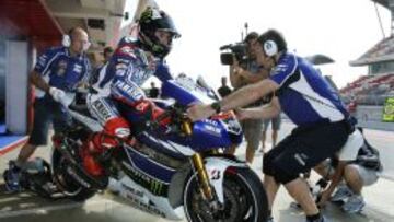 Lorenzo sale a la pista en Montmeló