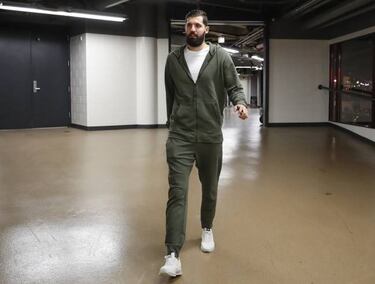 Mirotic suffers broken jaw after being punched by a team mate