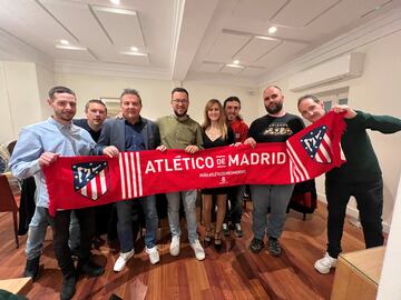 Miembros de la peña atlética Medinenses durante la cena de su octavo aniversario junto a Juan Carlos Pedraza.