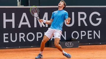 Pablo Carre&ntilde;o celebra su victoria en la final del torneo de Hamburgo 2021. 