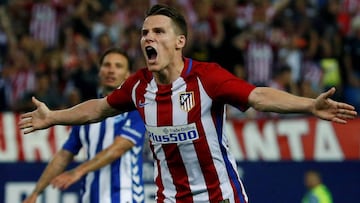 Gameiro, primer punta con gol en el debut oficial desde Forlán