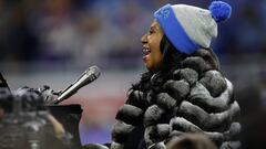 DETROIT.MI - NOVEMBER 24: Detroit native Aretha Franklin sings the National Anthem prior to the start of the Detroit Lions and the Minnesota Vikings game at Ford Field on November 24, 2016 in Detroit, Michigan.   Gregory Shamus/Getty Images/AFP
 == FOR NE