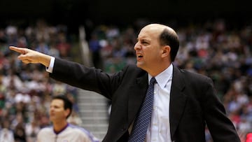 FILE PHOTO: Houston Rockets Head Coach Jeff Van Gundy shouts about a call during the second half of NBA basketball action against the Utah Jazz in Salt Lake City April 18, 2007. REUTERS/Steve Wilson (UNITED STATES)/File Photo