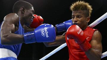 Pelea por la final del peso minimosca que ganó Yuberjen Martínez