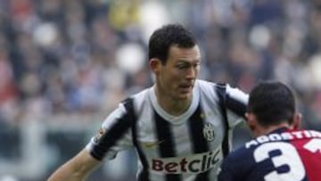 FUTURIBLE. La Juve quiere incluir a Lichtsteiner, lateral derecho, en la operaci&oacute;n Higua&iacute;n.