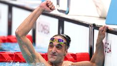 El nadador paral&iacute;mpico espa&ntilde;ol Miguel Luque celebra su medalla de plata en la prueba de 50 metros braza en categor&iacute;a SB3 en los Juegos Paral&iacute;mpicos de Tokio 2020.