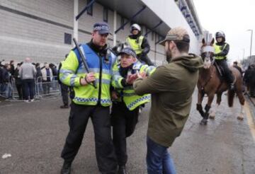 Pelea entre los seguidores del Tottenham y el Millwall