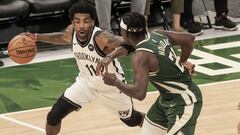 Milwaukee (United States), 10/06/2021.- Brooklyn Nets guard Kyrie Irving of Australia (L) drives on Milwaukee Bucks guard Jrue Holiday (R) during the NBA Eastern Conference semi-final playoff game between the Brooklyn Nets and the Milwaukee Bucks at Fiserv Forum in Milwaukee, Wisconsin, USA, 10 June 2021. (Baloncesto, Estados Unidos) EFE/EPA/TANNEN MAURY SHUTTERSTOCK OUT