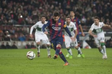 3-0. Messi marcó el tercer gol de penalti.