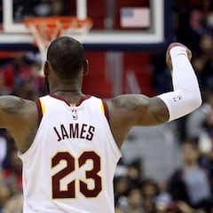 ¿Pensaban haber visto todo de LeBron? Animalada histórica