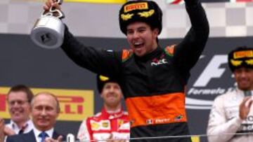 Sergio P&eacute;rez celebra en grande el tercer lugar conseguido en el GP de Rusia.