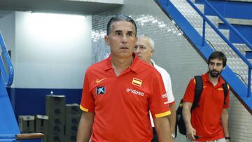 GRA237. MADRID, 29/08/2017.- El entrenador de la selección española de baloncesto Sergio Scariolo atiende a los medios antes del entrenamiento que tendrá lugar esta tarde en el Triangulo de Oro en Madrid para preparar la participación del combinado español en el Campeonato de Europa de Baloncesto que disputan del 31 de agosto al 17 de septiembre en Finlandia Israel Rumania y Turquía 24 selecciones. EFE/Emilio Naranjo
PUBLICADA 30/08/17 NA MA21 1COL