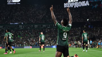 Jhon Córdoba, delantero de Krasnodar, marca un gol ante Spartak